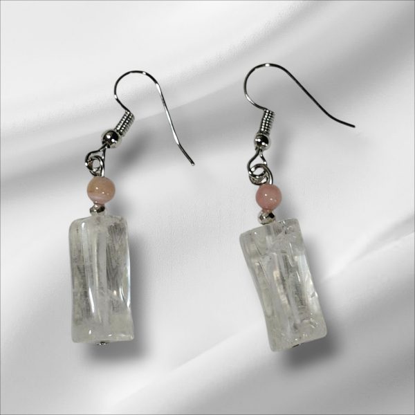 Boucle d'oreille en cristal de roche et opale rose du Pérou.