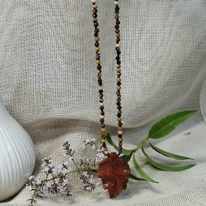 Collier feuille en moakite