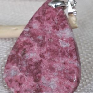 Thulite