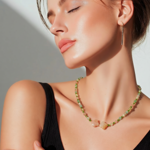Collier pierre du soleil, préhnite dioptase quartz fraise aventurine