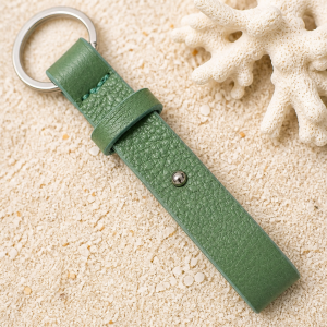 Porte clé cuir vert mat