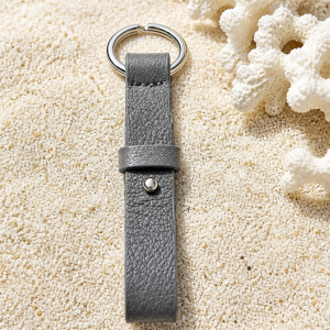 Porte clé cuir gris clair